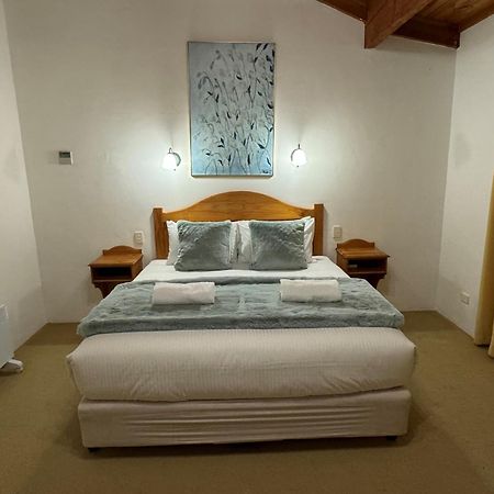 Coonawarra Place Motor Inn Bagian luar foto