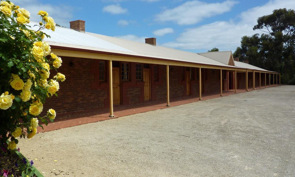 Coonawarra Place Motor Inn Bagian luar foto