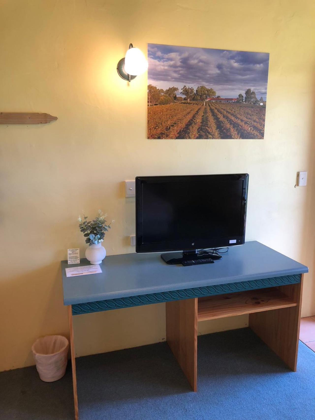 Coonawarra Place Motor Inn Bagian luar foto