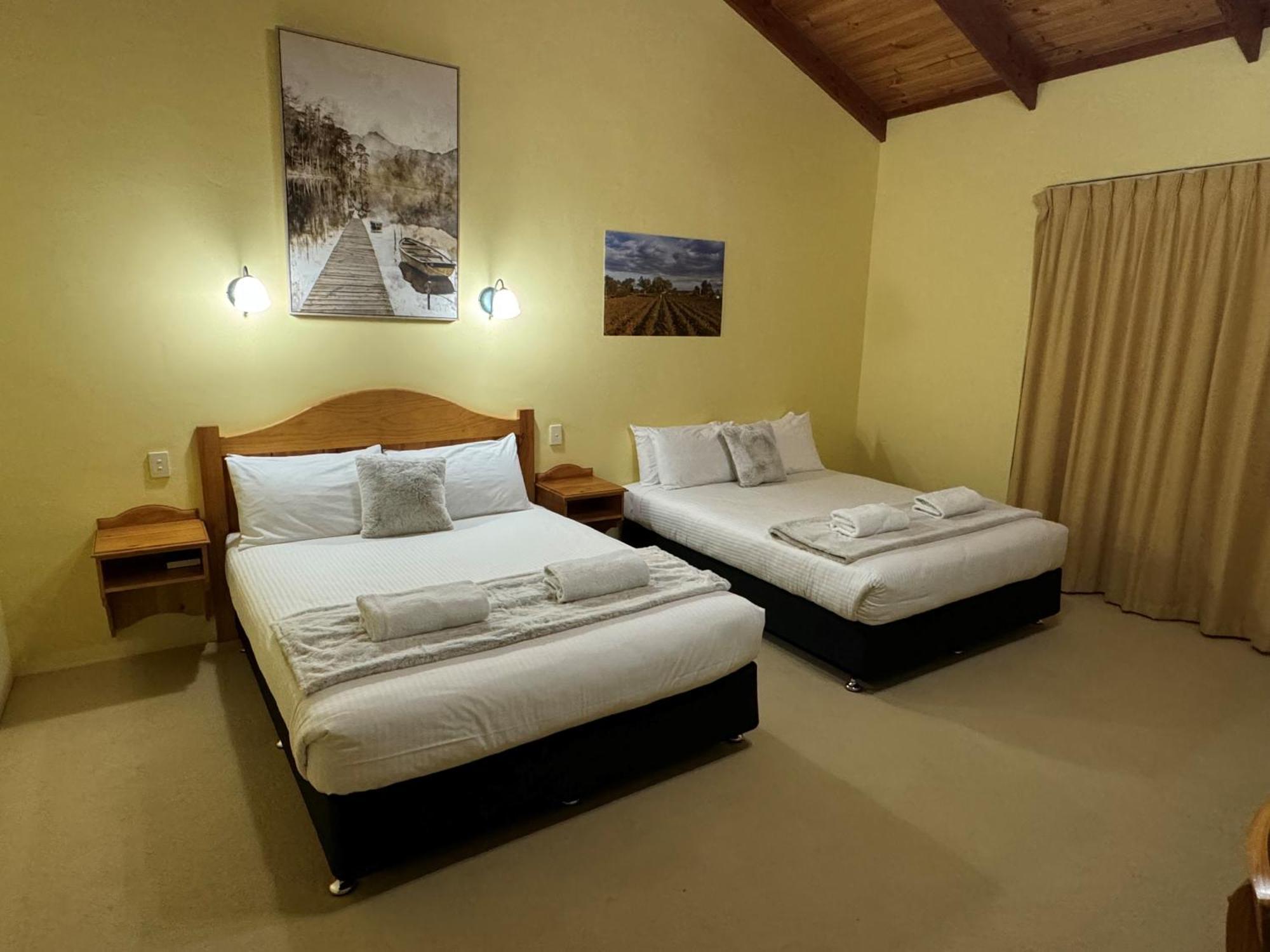 Coonawarra Place Motor Inn Bagian luar foto
