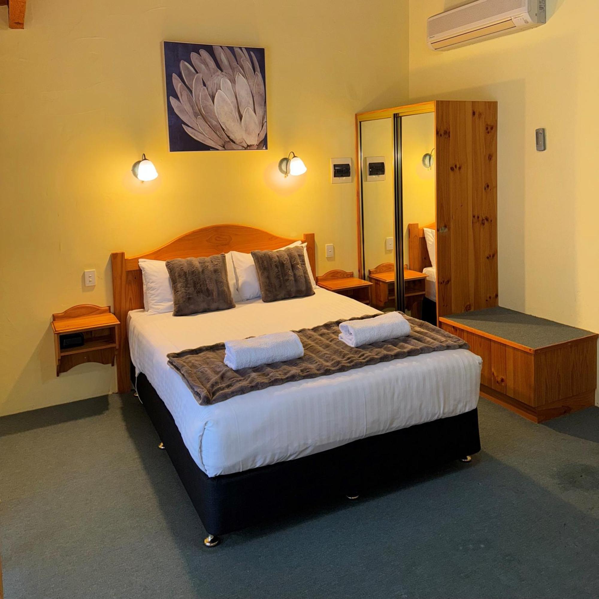 Coonawarra Place Motor Inn Bagian luar foto