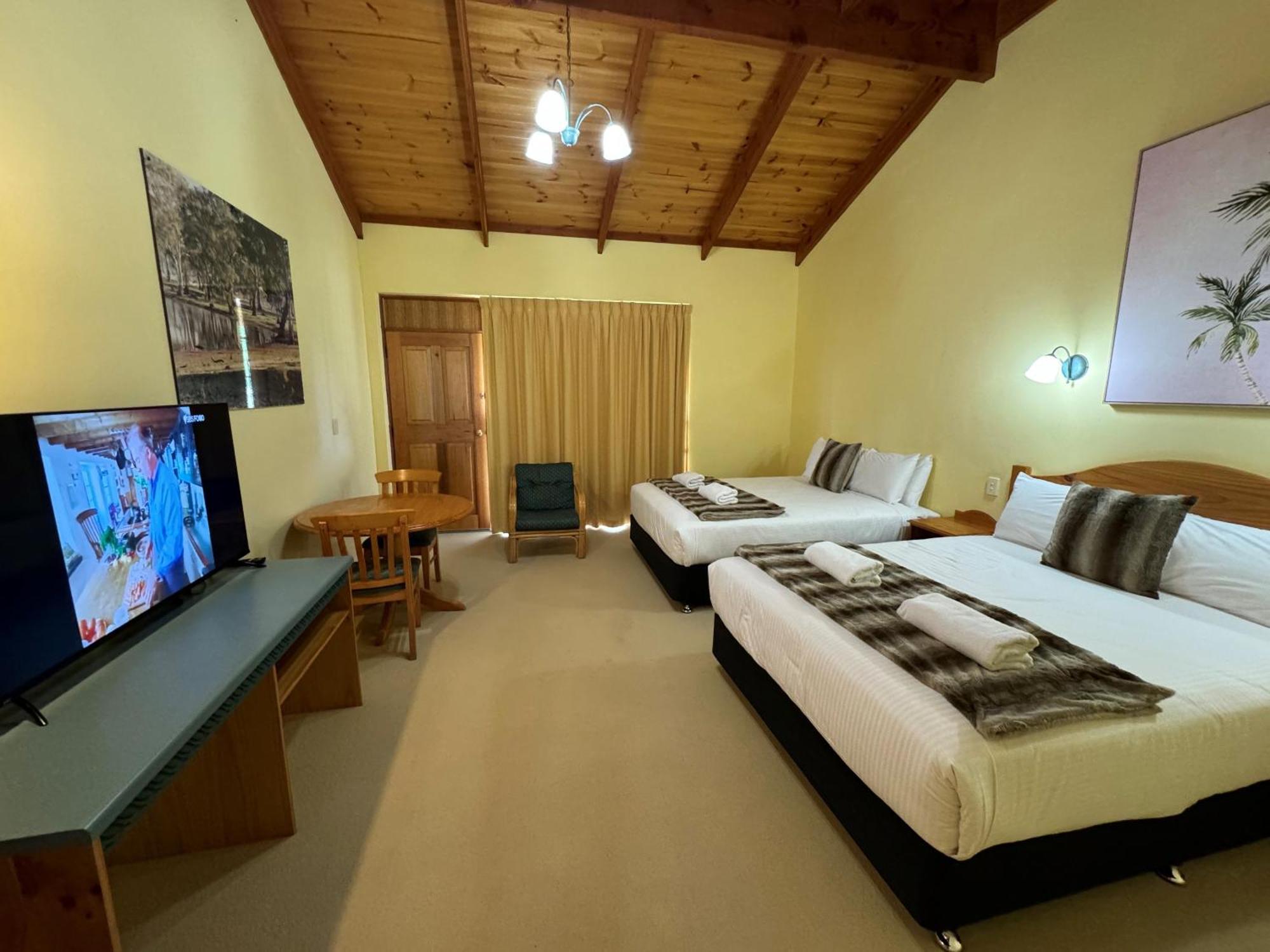 Coonawarra Place Motor Inn Bagian luar foto