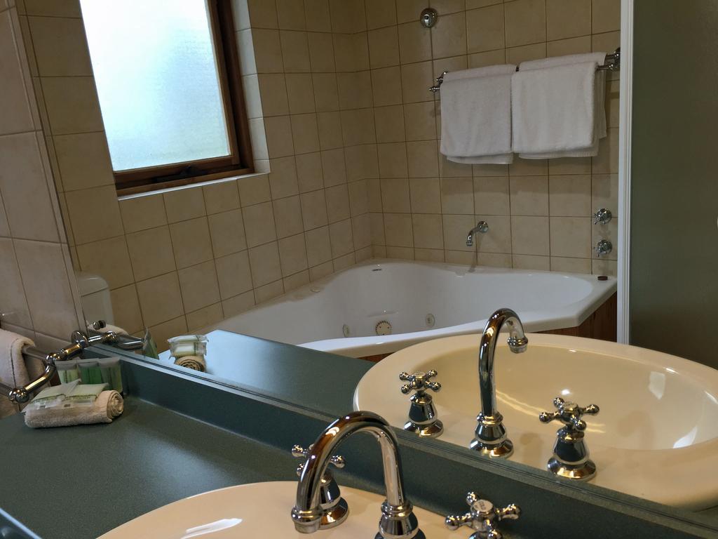 Coonawarra Place Motor Inn Bagian luar foto