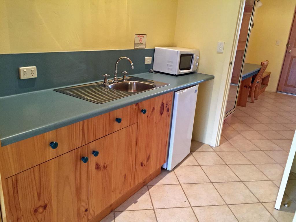 Coonawarra Place Motor Inn Bagian luar foto