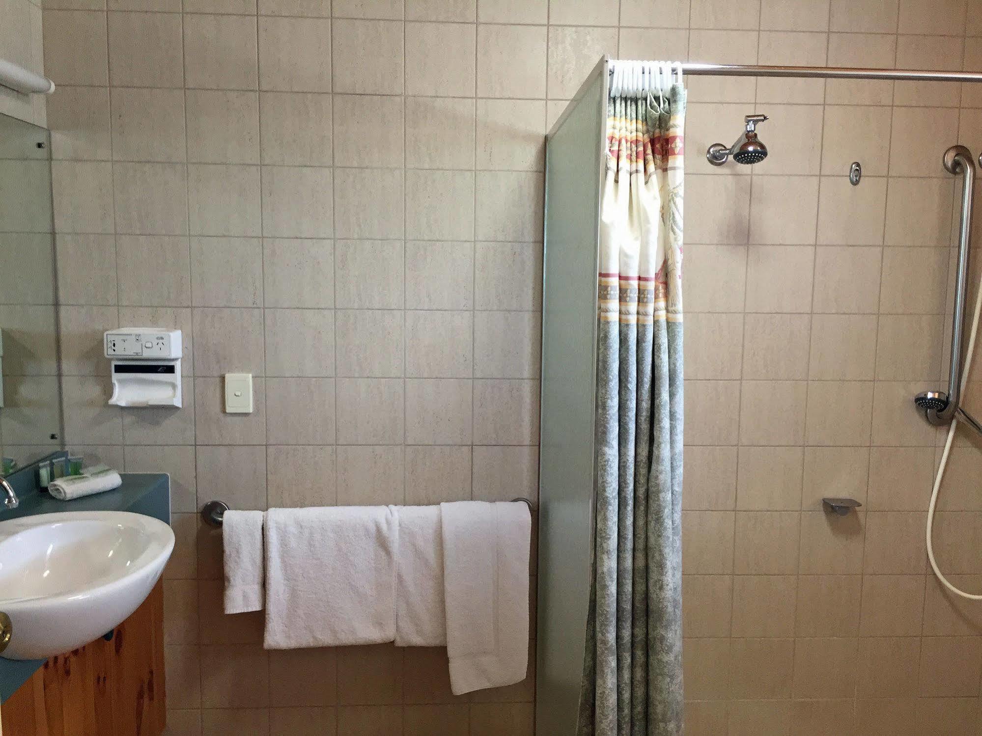 Coonawarra Place Motor Inn Bagian luar foto