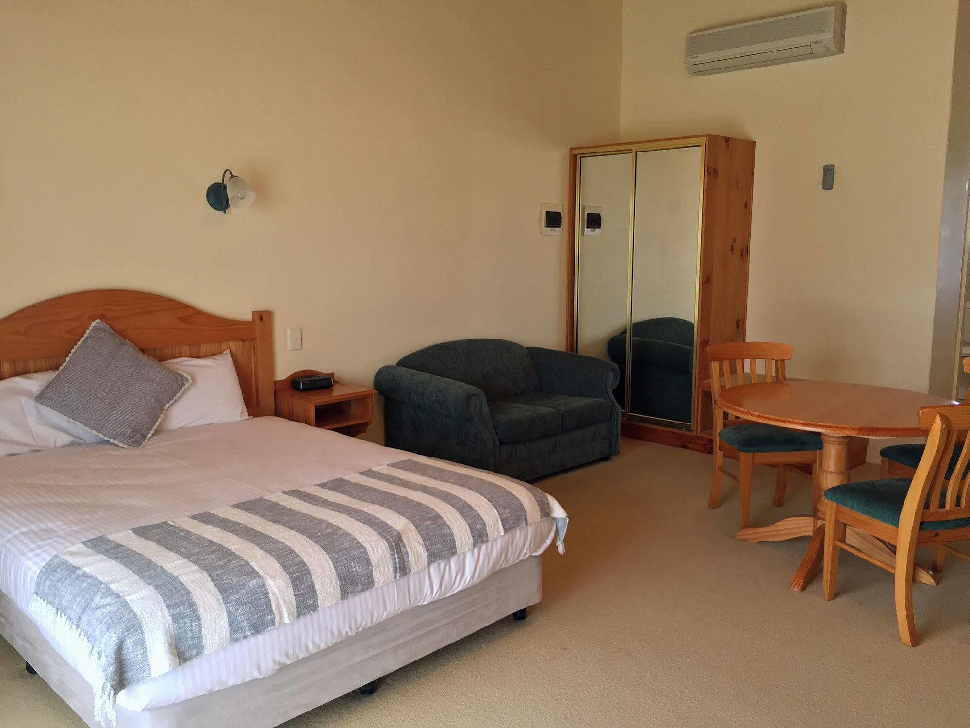 Coonawarra Place Motor Inn Bagian luar foto