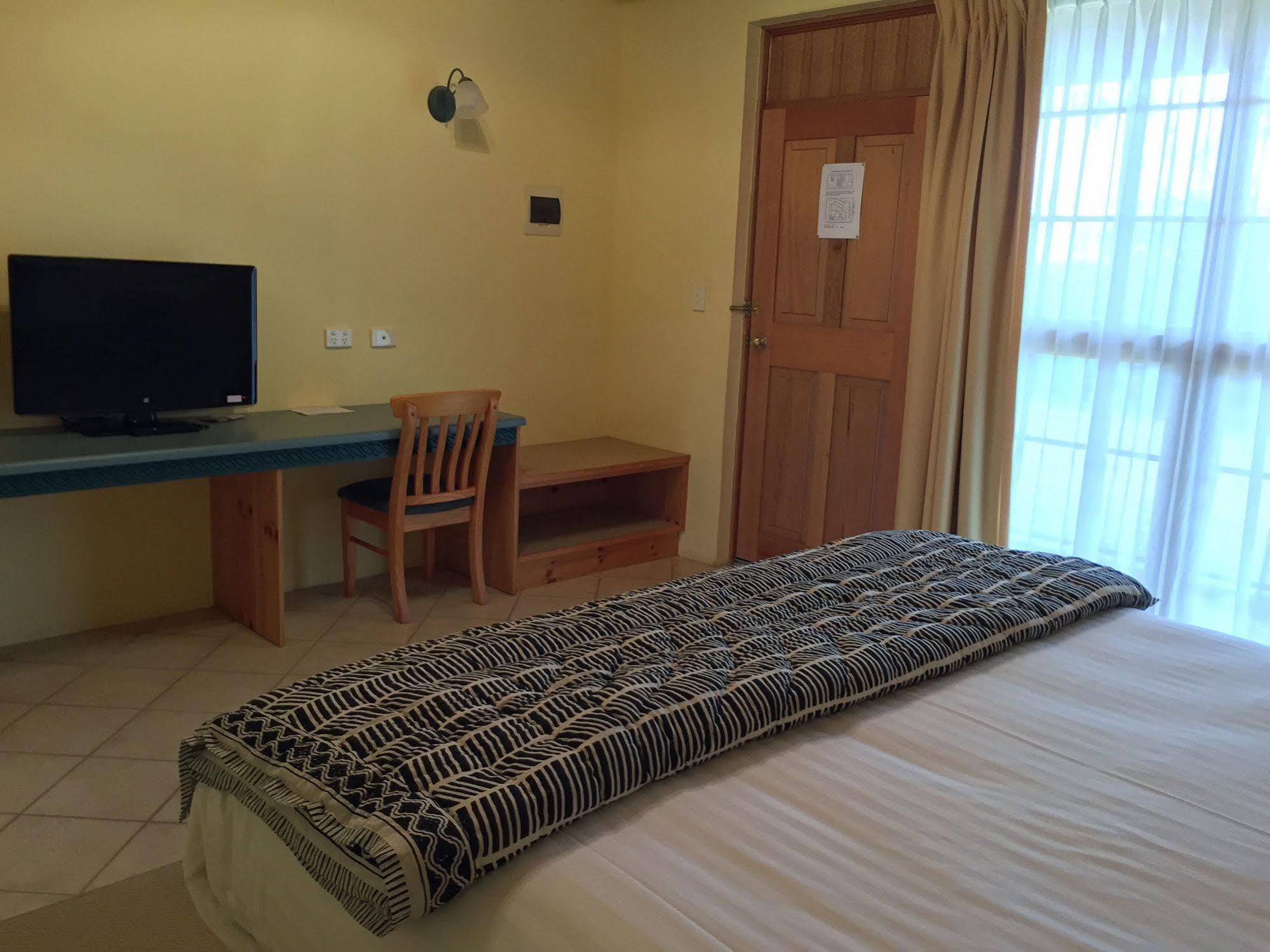 Coonawarra Place Motor Inn Bagian luar foto
